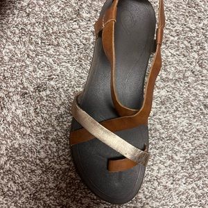 Olukai sandals size 9